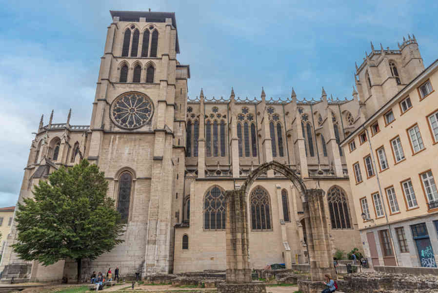 Francia - Lyon 020 - catedral de Saint-Jean-Baptiste.jpg